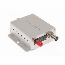 1-ch point-to-point simplex video transmitter, 1-ch duplex data, 1 fiber, 1310/1550 nm single-mode, 15 dB optical loss budget. Compact module, ST connector, US power plug.