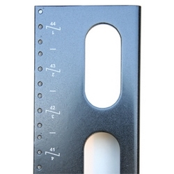 19" EIA en forme de L angle de montage pour tapé 30W X cadre de 72H 10-32, 1 paire, avec des marques de U, noir